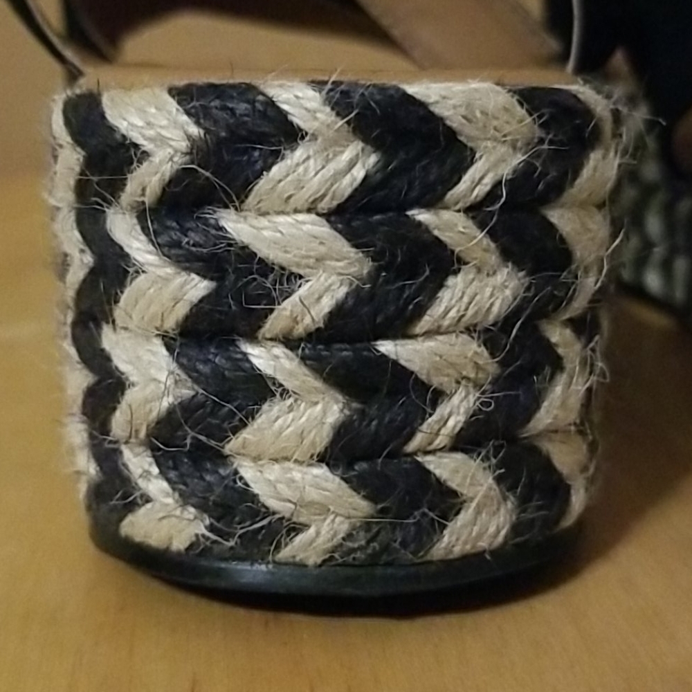 - Flatform Sandals - Picture 5 of 5